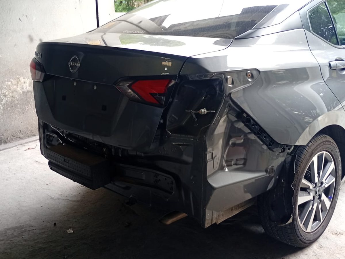 Antes - Nissan Versa — reparo do para-choque traseiro e lateral